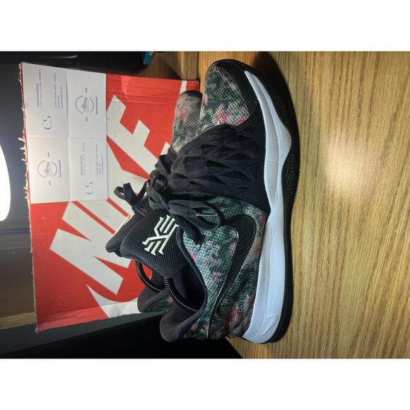 Kyrie Low 'Floral' - Picture 1 of 4